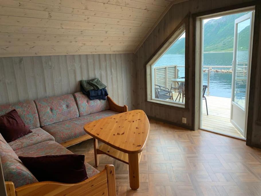 Leilighet I Rorbu Pa Kaldfarnes - Yttersia Senja Exterior photo