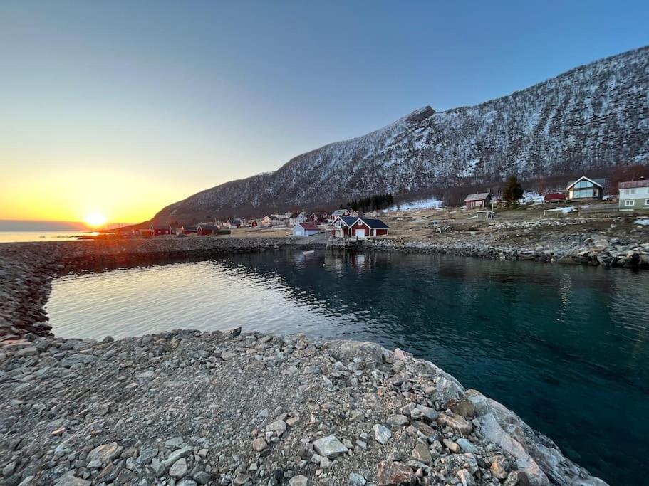 Leilighet I Rorbu Pa Kaldfarnes - Yttersia Senja Exterior photo