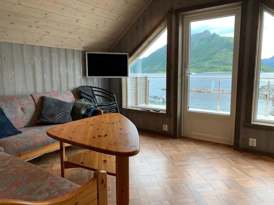 Leilighet I Rorbu Pa Kaldfarnes - Yttersia Senja Exterior photo